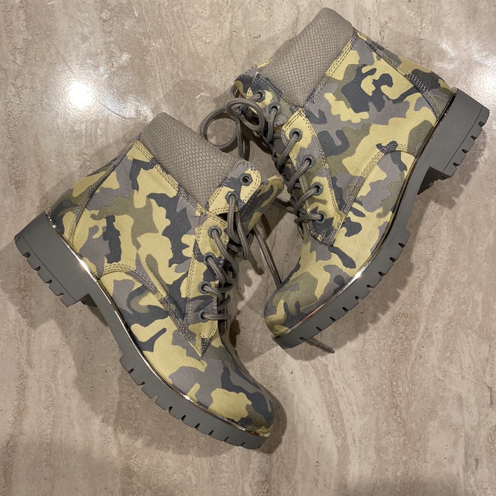Camo Boots W6
